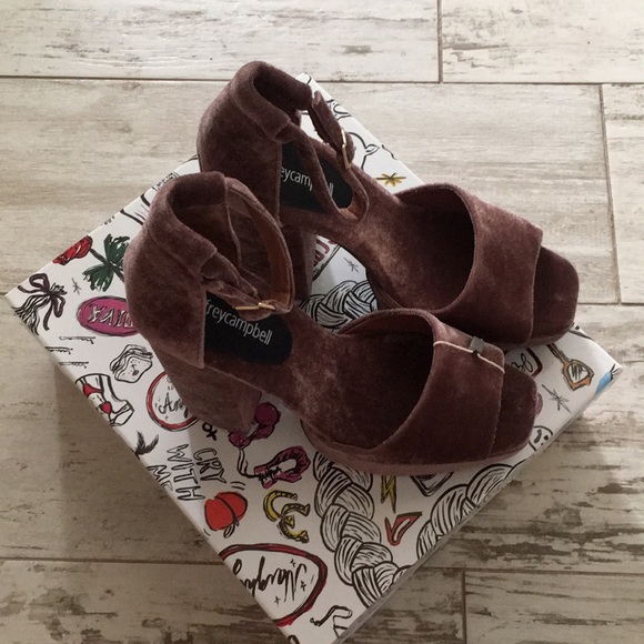 (Last 1) Jeffrey Campbell Platform Velvet Sandal. - Picture 6 of 9
